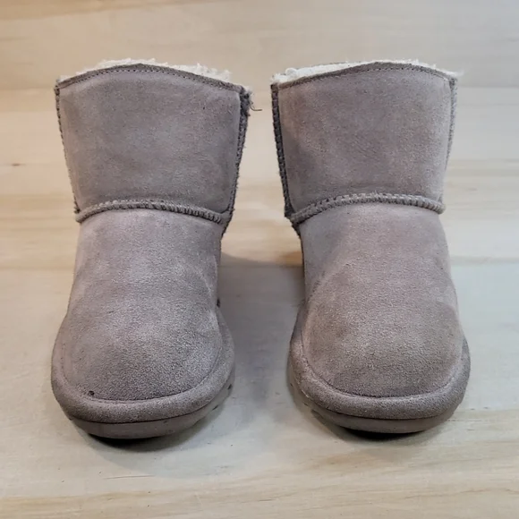 Bearpaw Betty Tan Youth Boots - Picture 4 of 10